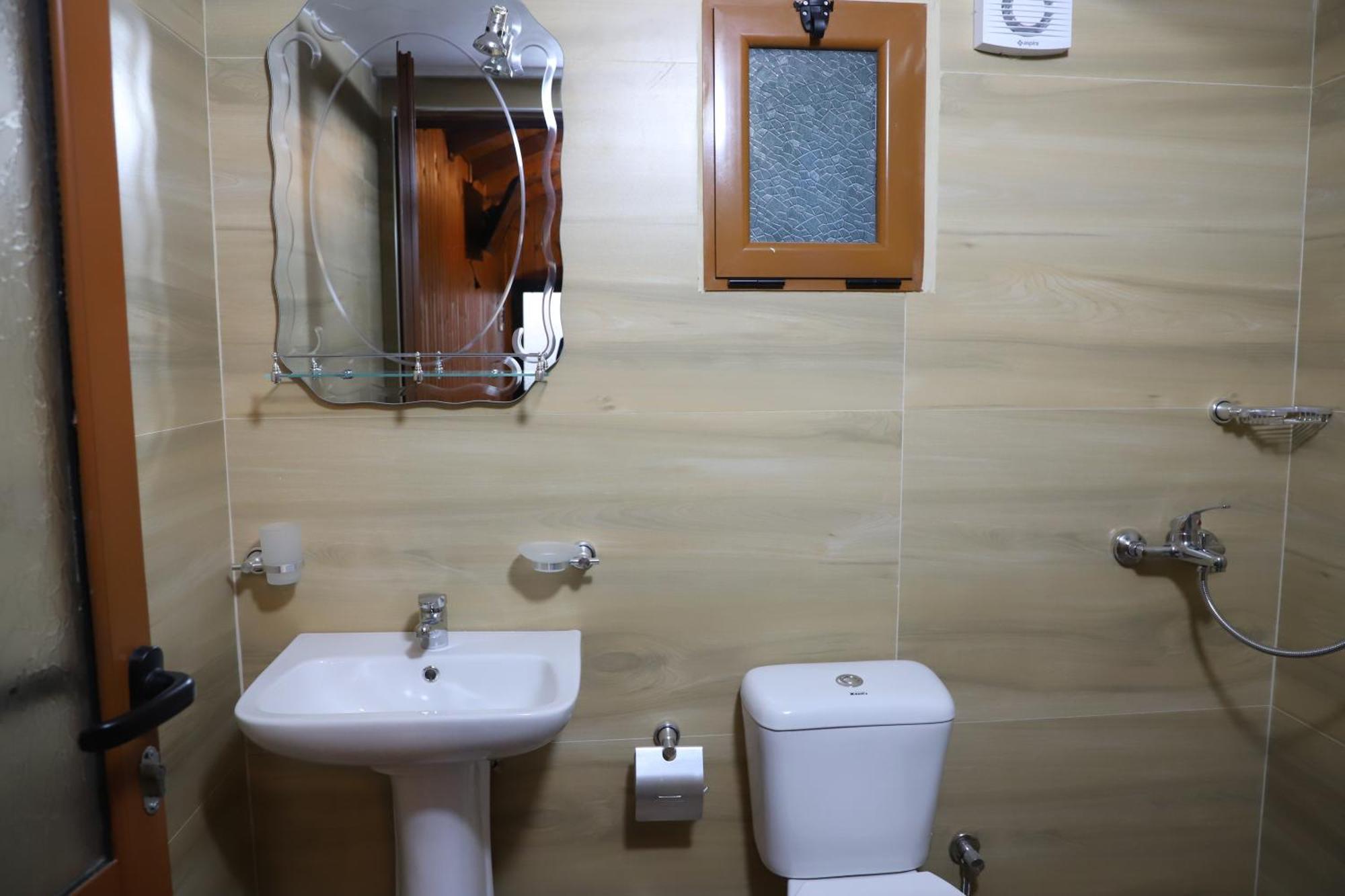 Bujtina Musta Guest House Berat Exterior foto