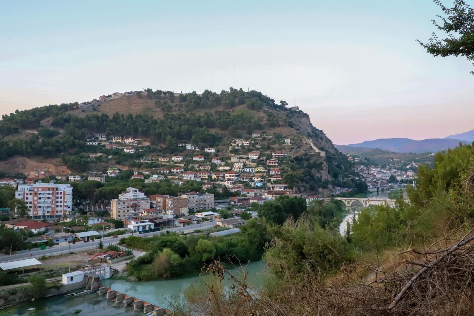 Bujtina Musta Guest House Berat Exterior foto